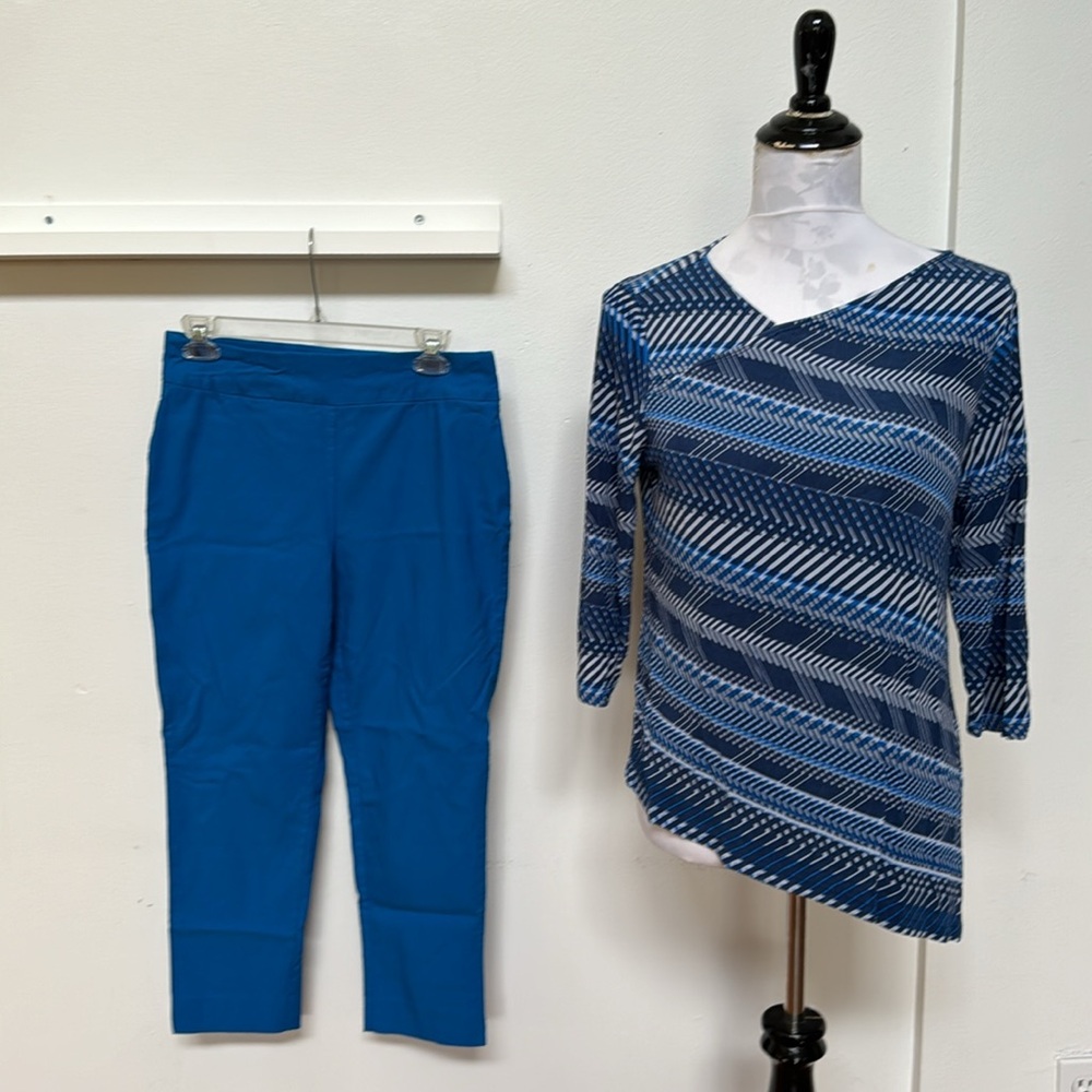 Travelers by Chico’s Blue Asymmetrical Sky Weaves Elbow Sleeve Top - Picture 2 of 9